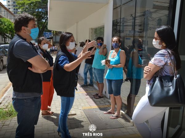 Secretaria de Saúde fiscaliza e distribui máscaras para a população