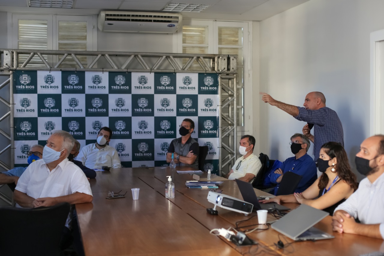 Prefeito Joa se reúne com representantes da Firjan e Três Rios adere ao Programa Calçada Acessível