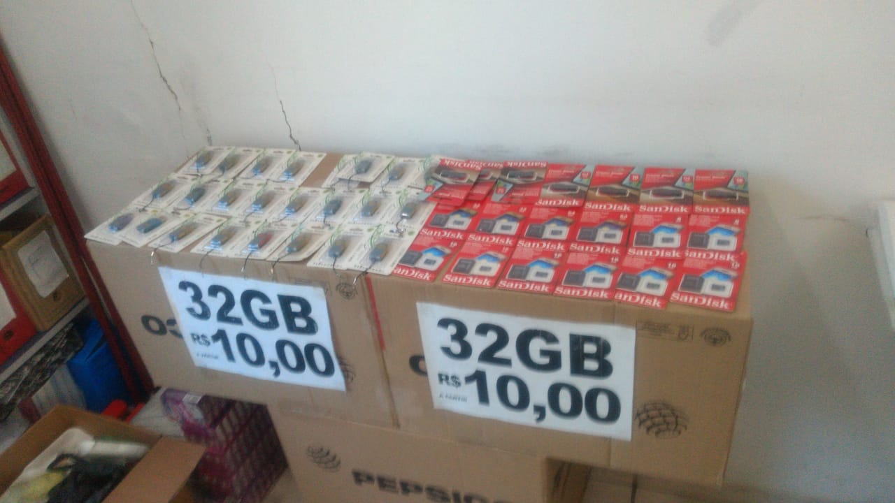Governo realiza ação e apreende produtos piratas e sem nota fiscal no Centro de Três Rios