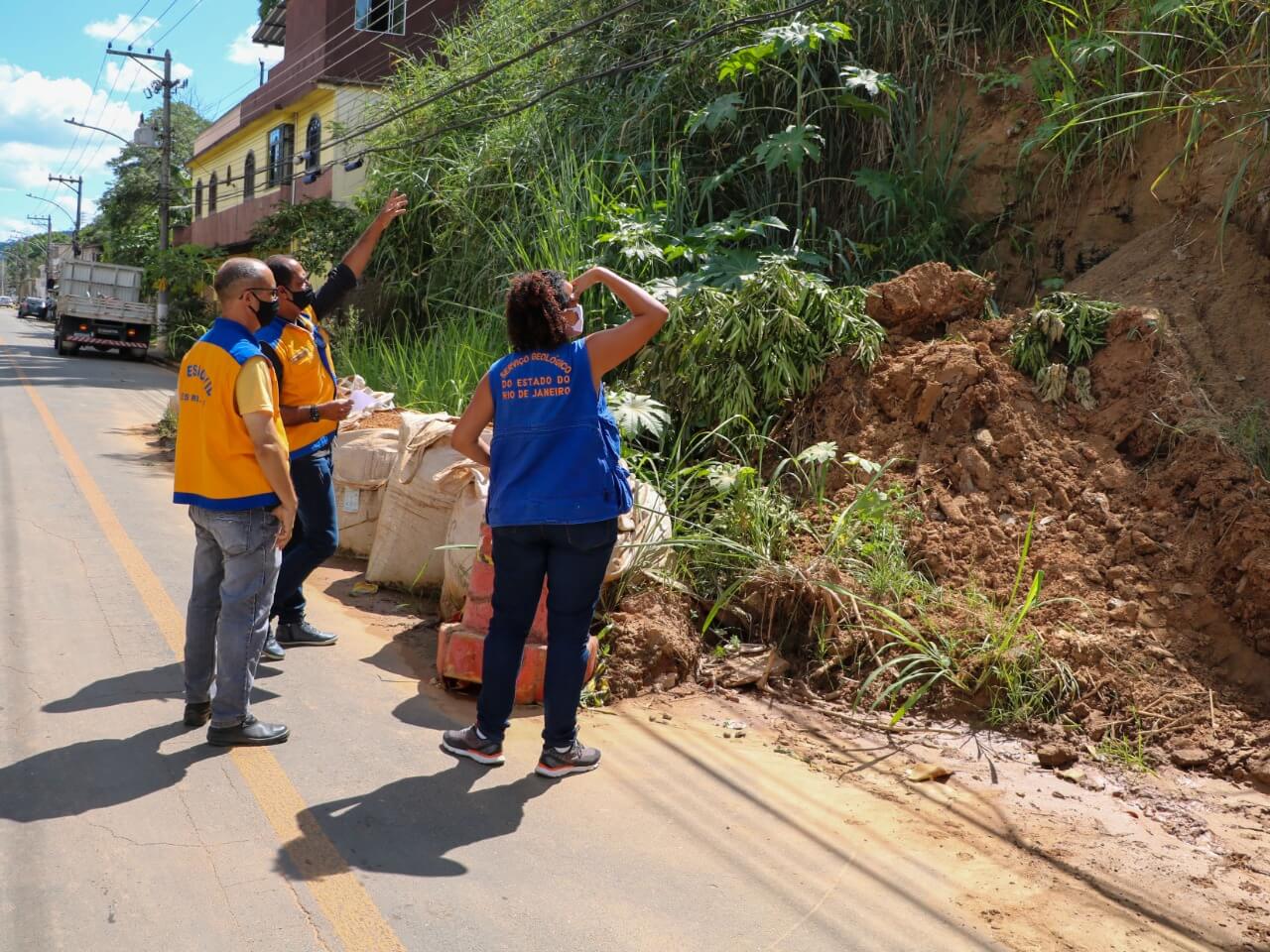 Defesa Civil e Diretoria de Recursos Minerais realizam vistoria em pontos críticos de encostas em Três Rios