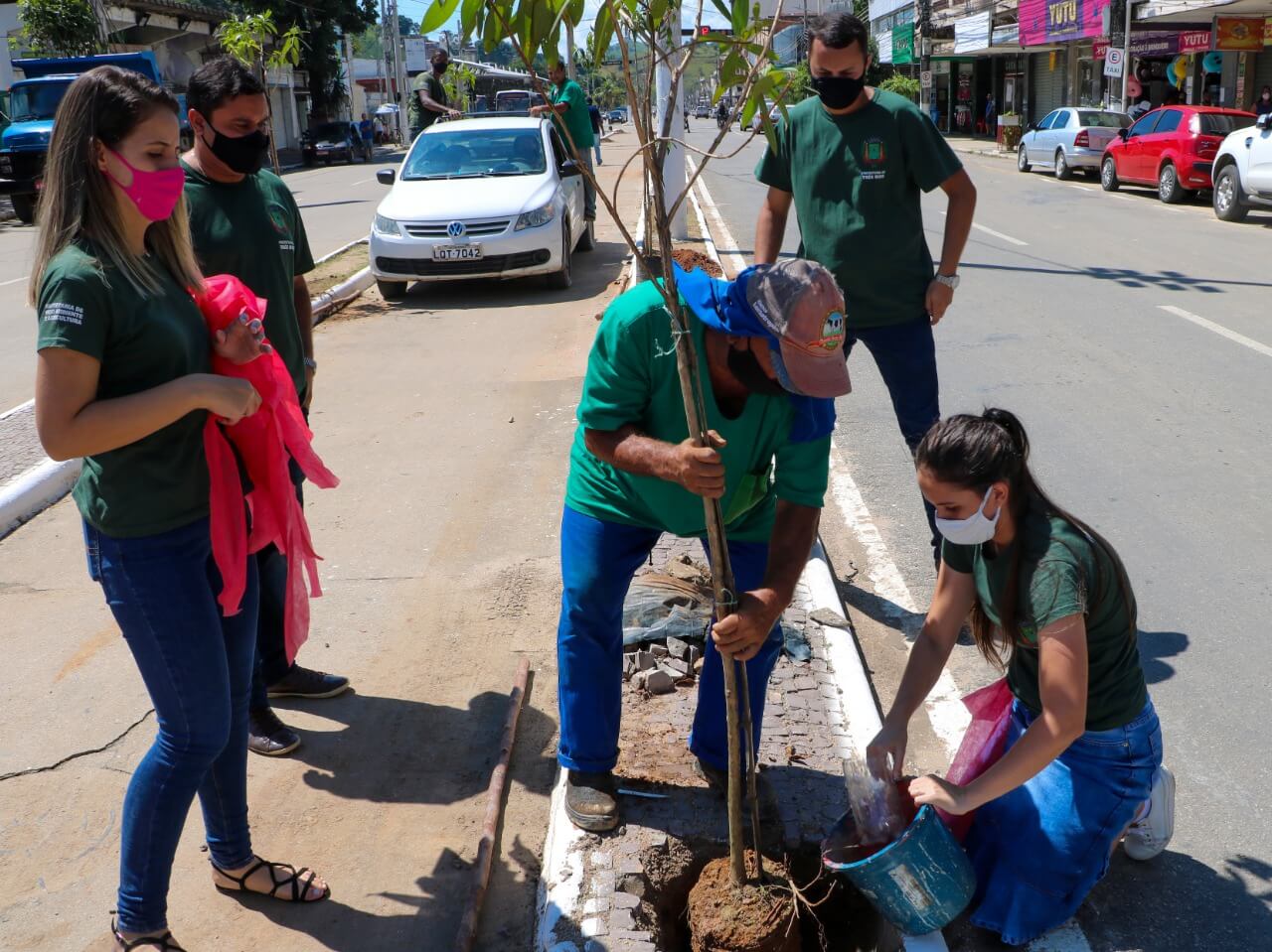 Prefeitura de Três Rios dá início à arborização urbana no município