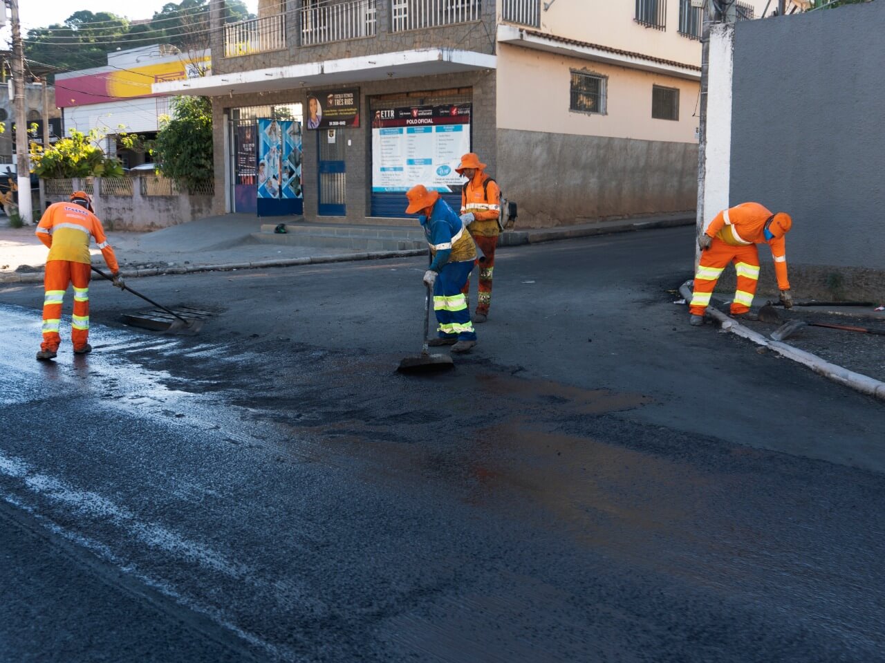 Prefeitura de Três Rios finaliza e entrega recapeamento asfáltico na Zoelo Sola