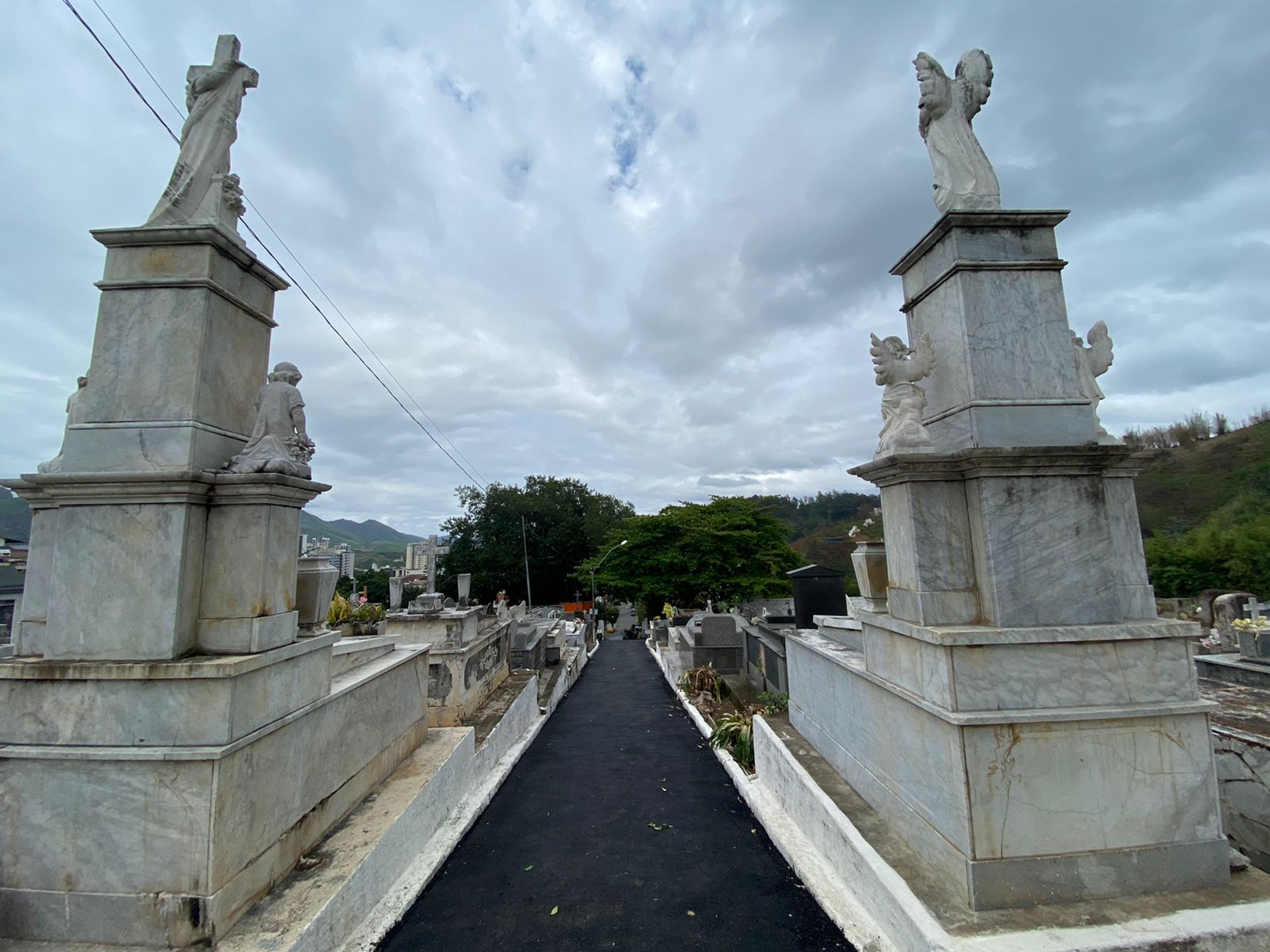 Prefeitura realiza revitalização dos cemitérios de Três Rios para Dia dos Finados