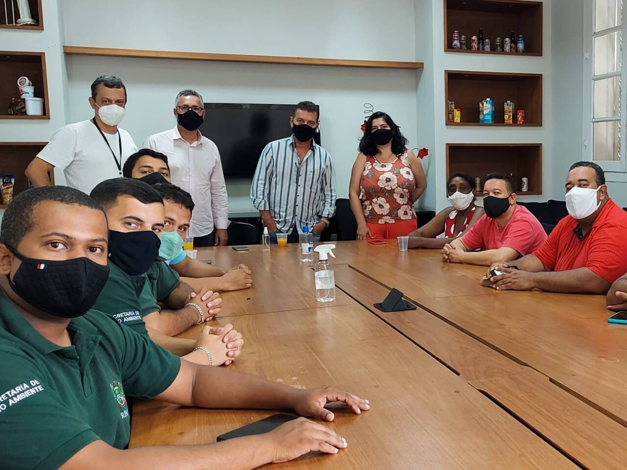 Prefeito Joa se reúne com representantes das Escolas de Samba de Três Rios e cancela eventos de grande porte no Município