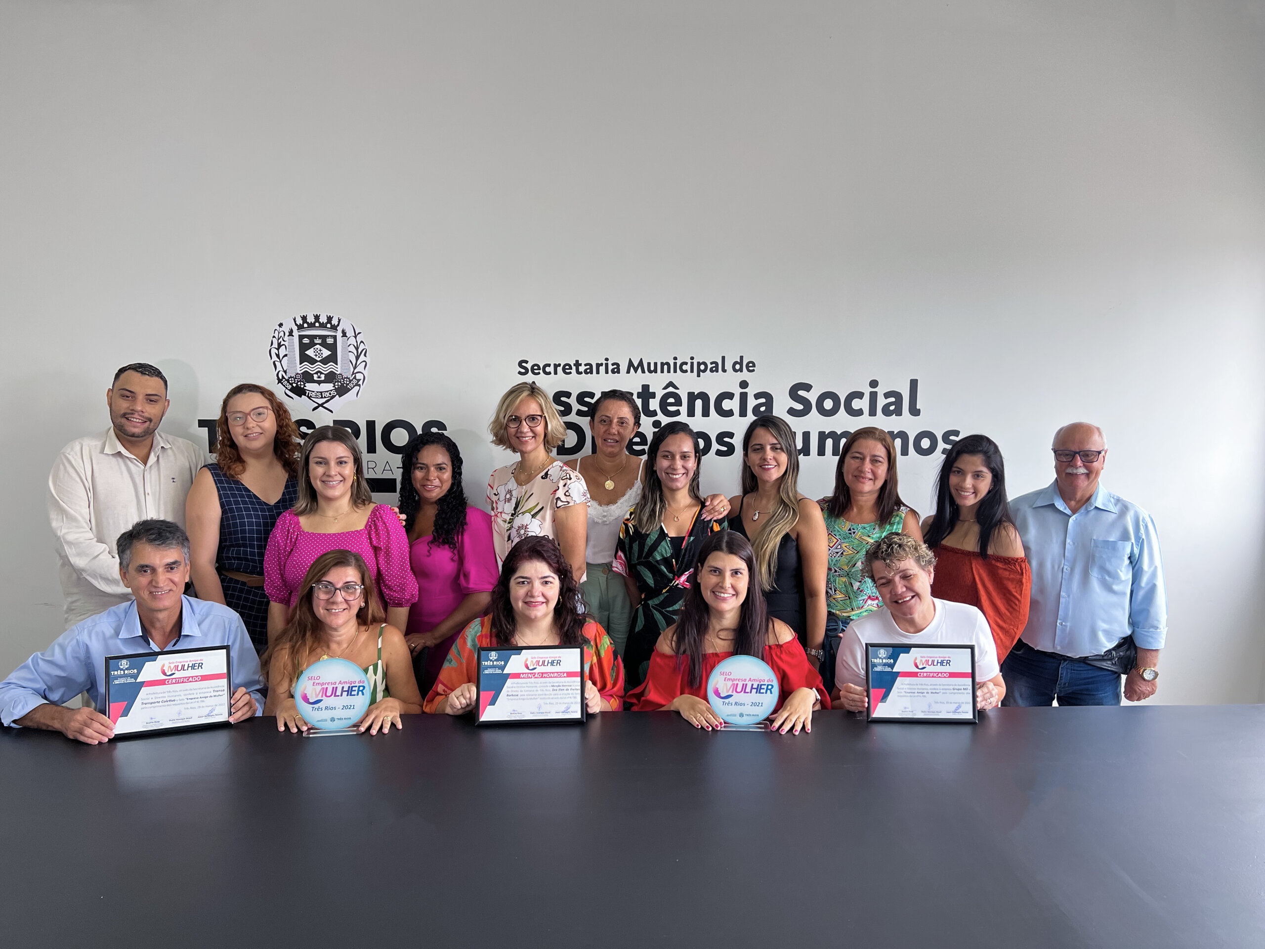 Prefeitura de Três Rios concede Selo Empresa Amiga da Mulher ao Grupo Mil e Transa