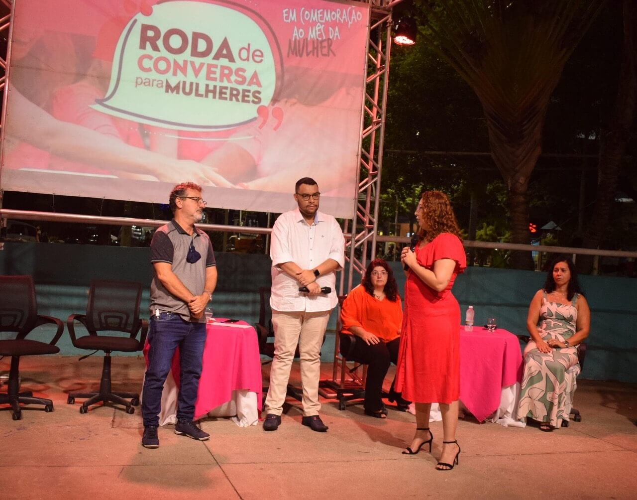 Roda de Conversa reúne mulheres na Praça São Sebastião