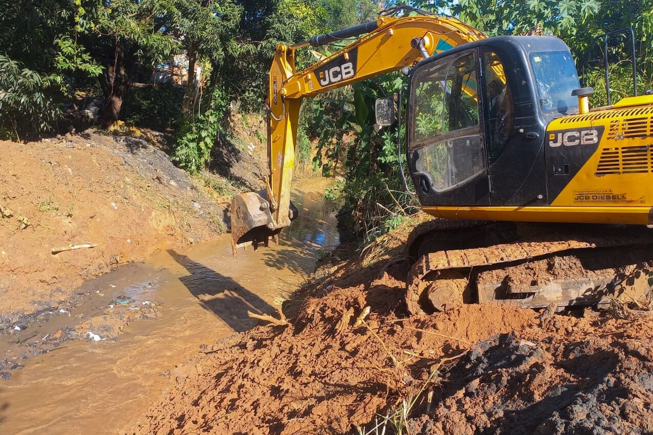 Prefeitura de Três Rios segue com limpeza de córregos
