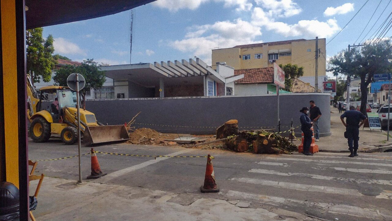 Secretaria de Transportes de Três Rios instala semáforo na Rua Presidente Vargas
