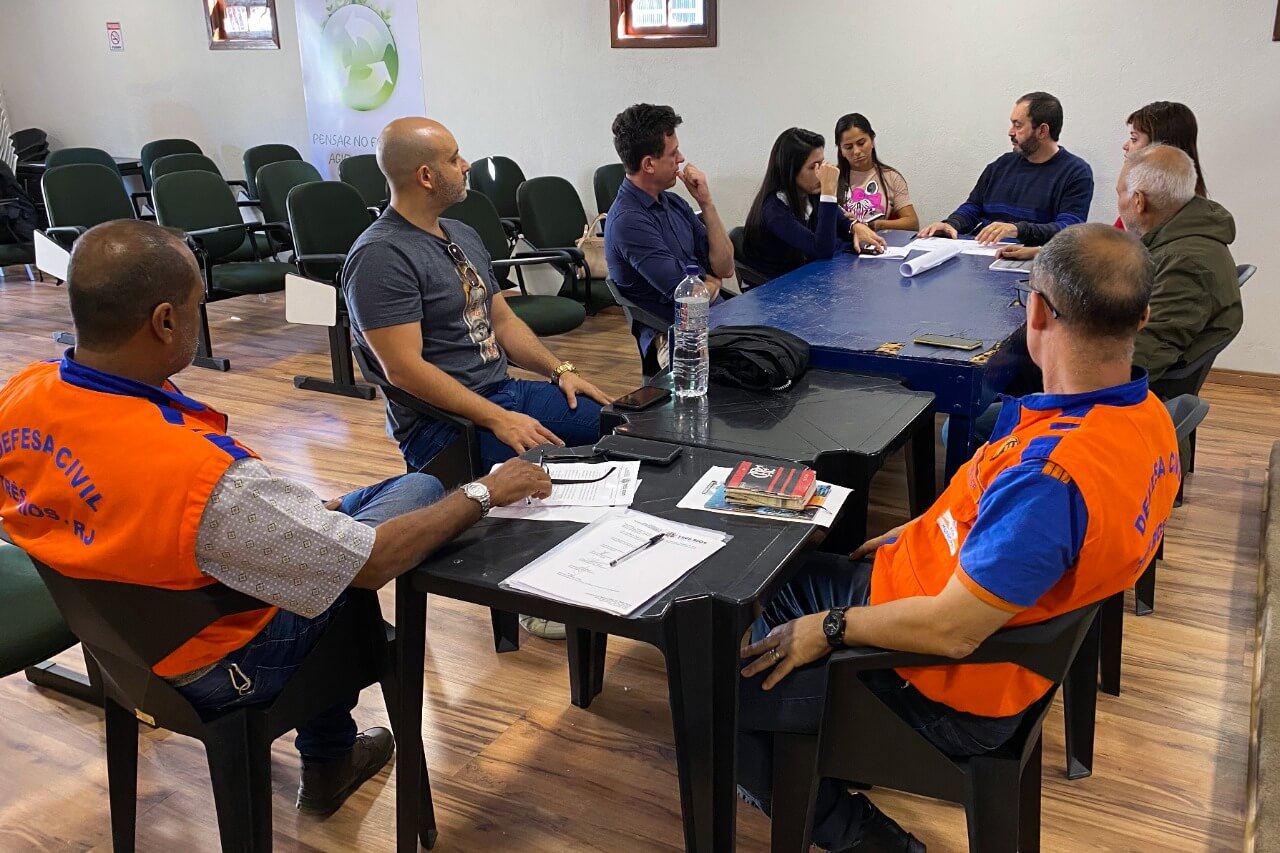 Riscos ao meio ambiente é tema de discussão.