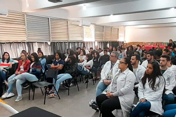 NASF/Ab realiza palestra sobre os riscos do tabaco no CIEP Marco Polo