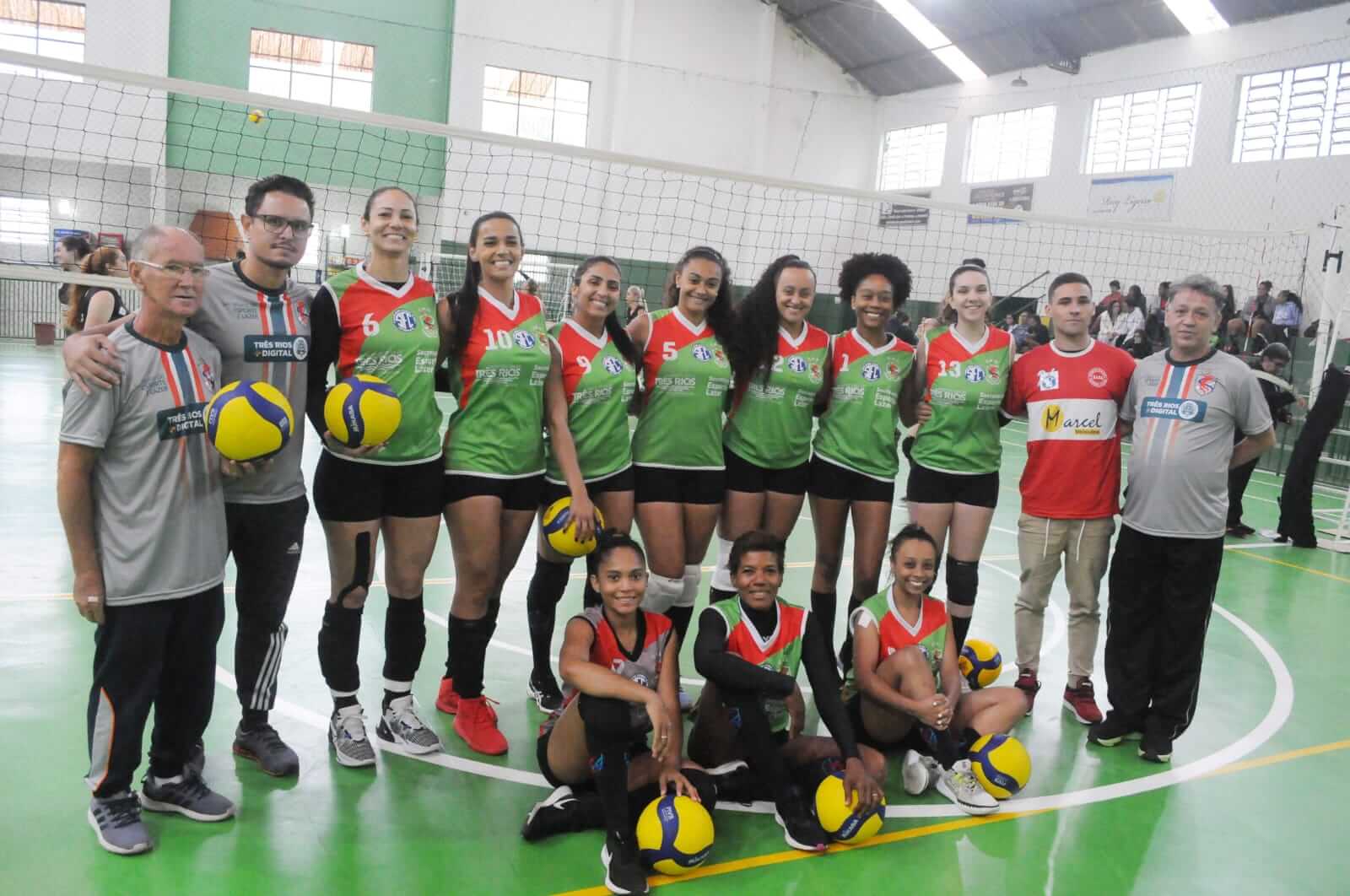 Vôlei feminino: equipe de Três Rios vence PetroVolei e se classifica para a final