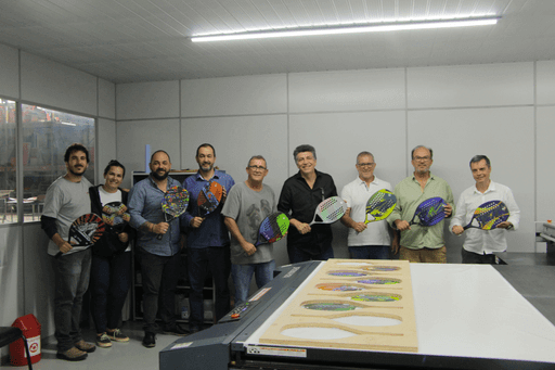 Prefeitura visita primeira fábrica brasileira de raquetes de beach tennis, em Três Rios