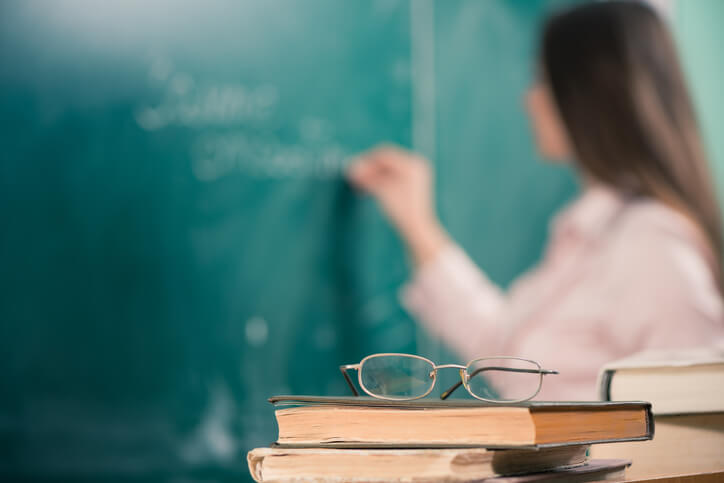 Prefeitura abre vagas para estágio em educação, em Três Rios