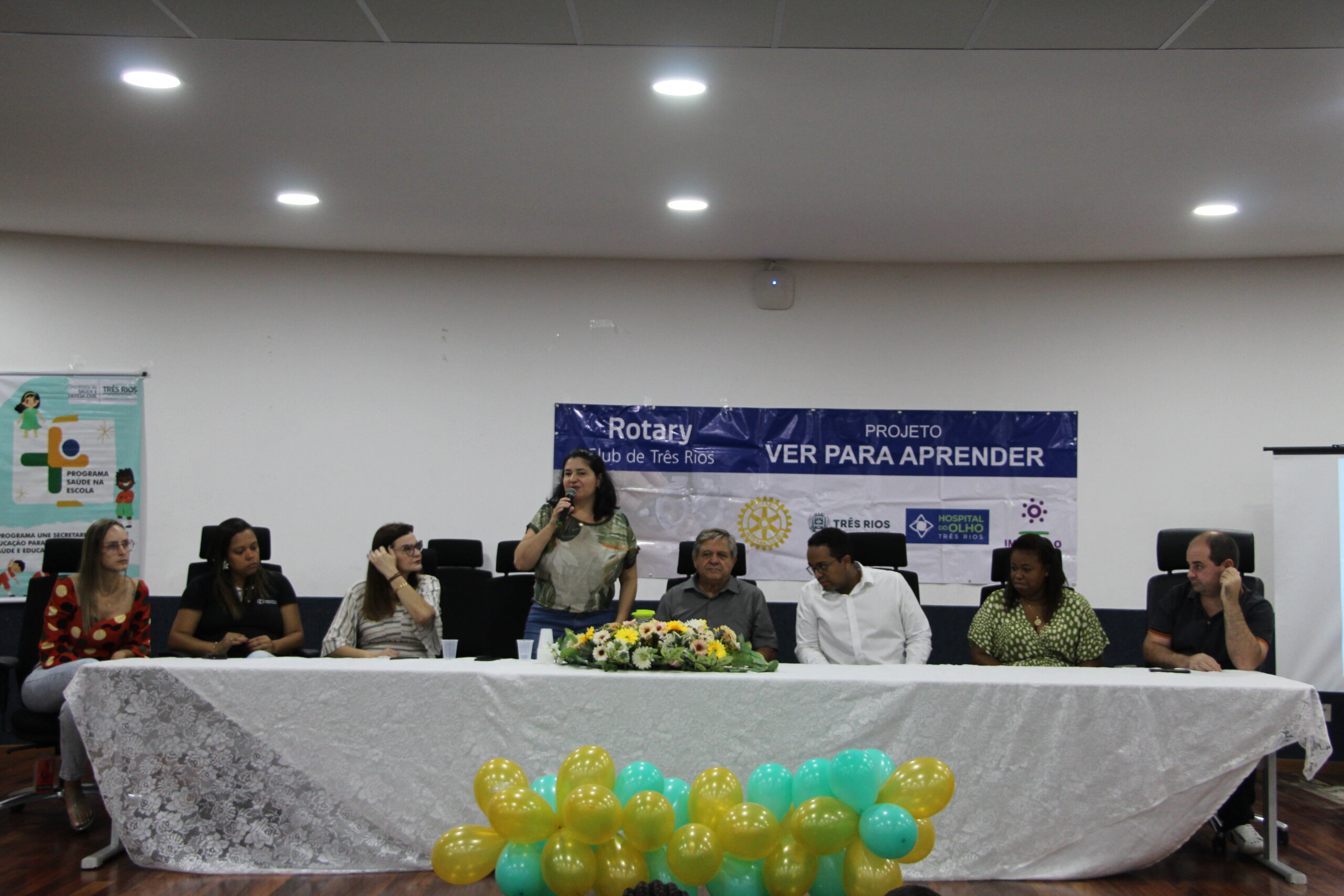 Cerimônia de entrega dos óculos - Programa Saúde na Escola em parceria com o Vereador Telmo Cardoso e Rotary Três Rios