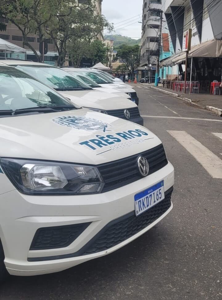 Prefeitura de Três Rios recebe frota com 19 novos veículos