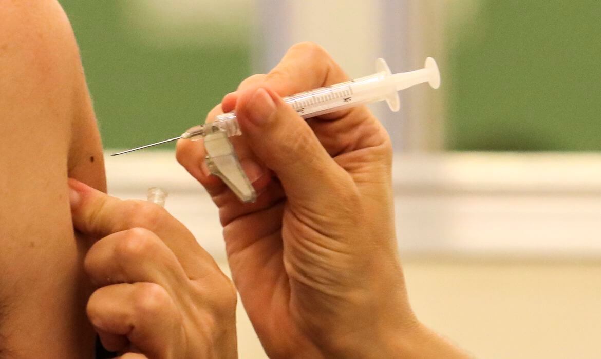 Prefeitura inicia aplicação da vacina Pfizer Bivalente nesta segunda