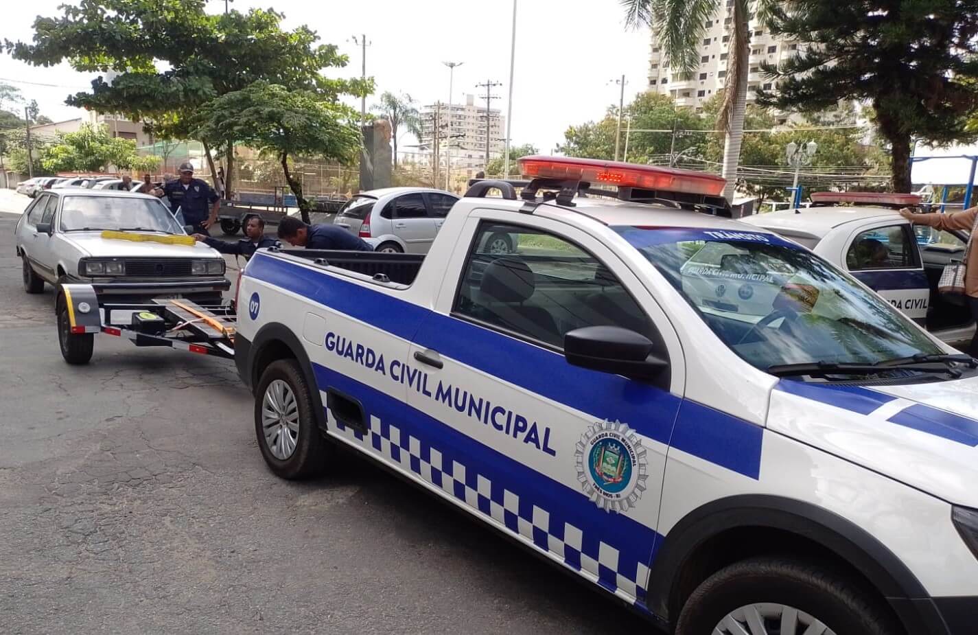 Operação Remove: proprietários estão retirando veículos abandonados das vias públicas