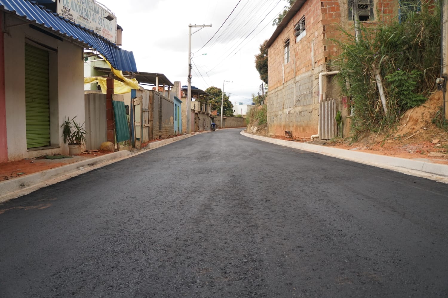 Secretaria de Obras conclui pavimentação asfáltica da Rua Amazonas, no Cariri