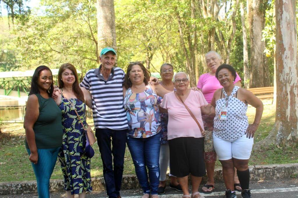 Prefeitura de Três Rios leva idosos para passeio no Zoológico