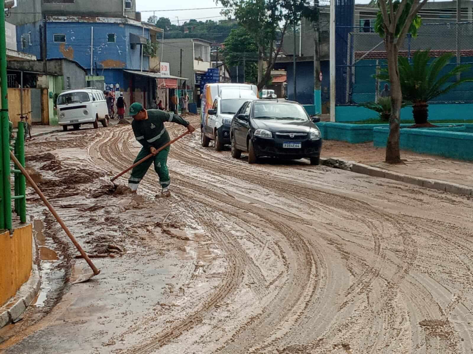 CHUVA DEIXA TRÊS RIOS EM ESTADO DE EMERGÊNCIA
