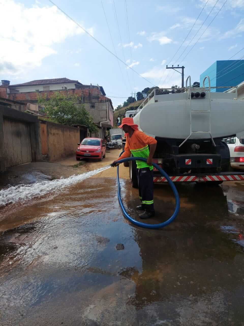 Prefeitura de Três Rios segue na limpeza das ruas