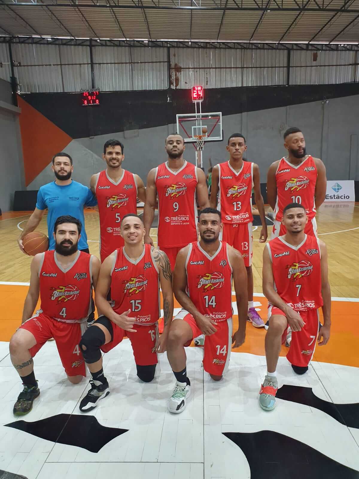 Equipes de futsal e basquete entraram em quadra neste fim de semana
