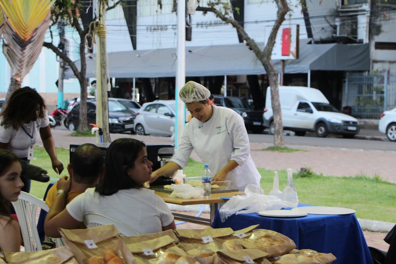 Secretaria de Indústria e Comércio participa de evento em homenagem ao "DIA DO PÃO" realizado na Praça São Sebastião.