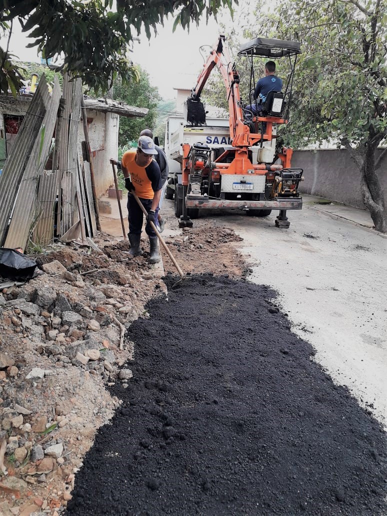Equipe de Saaetri realiza operação tapa-buraco e pavimentação nos bairros