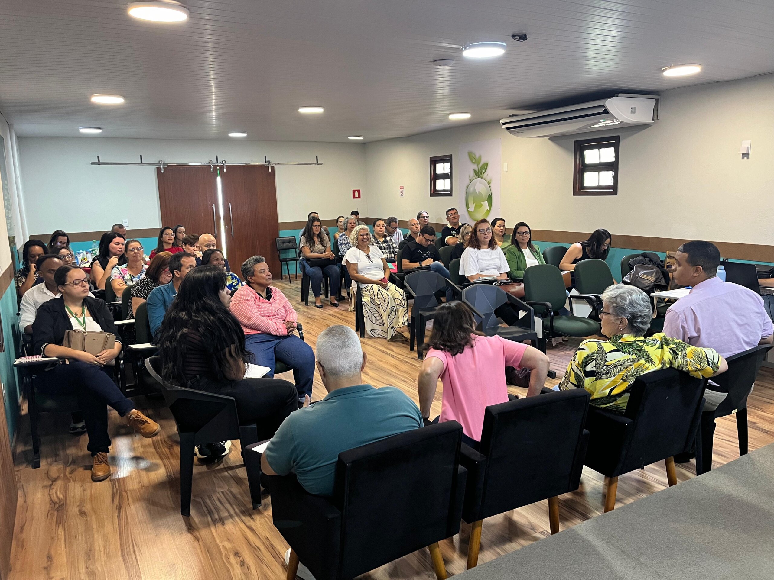 Secretaria Estadual de Saúde reúne Vigilâncias e Atenção Básica para discutir ações de combate à dengue na região