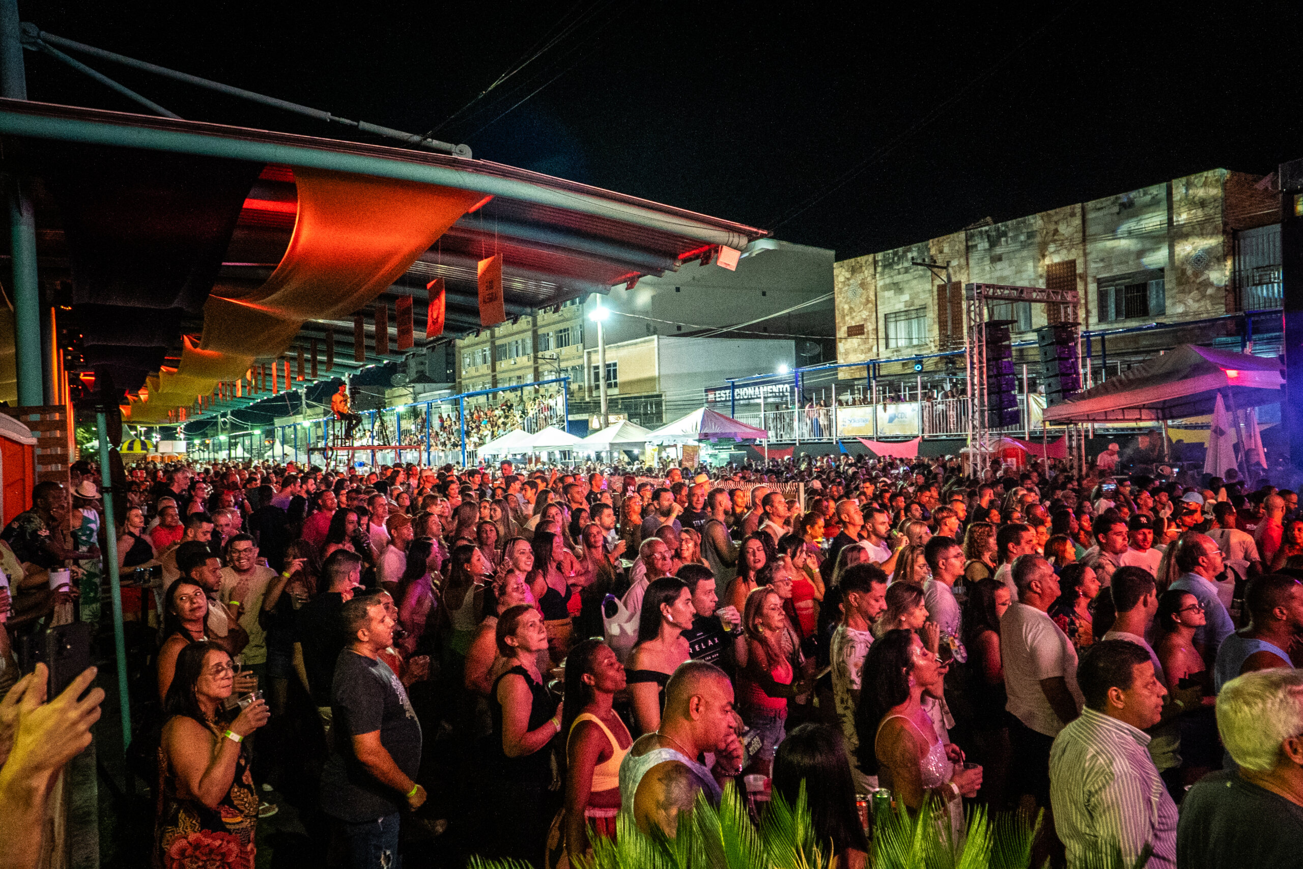 Mais de 200 mil pessoas passaram pela Avenida Condessa do Rio Novo neste Carnaval
