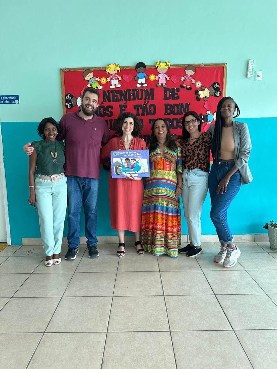Representantes da Secretaria de Educação e Instituto João e Maria Backheuser visitam alunos da Rede Municipal de Ensino
