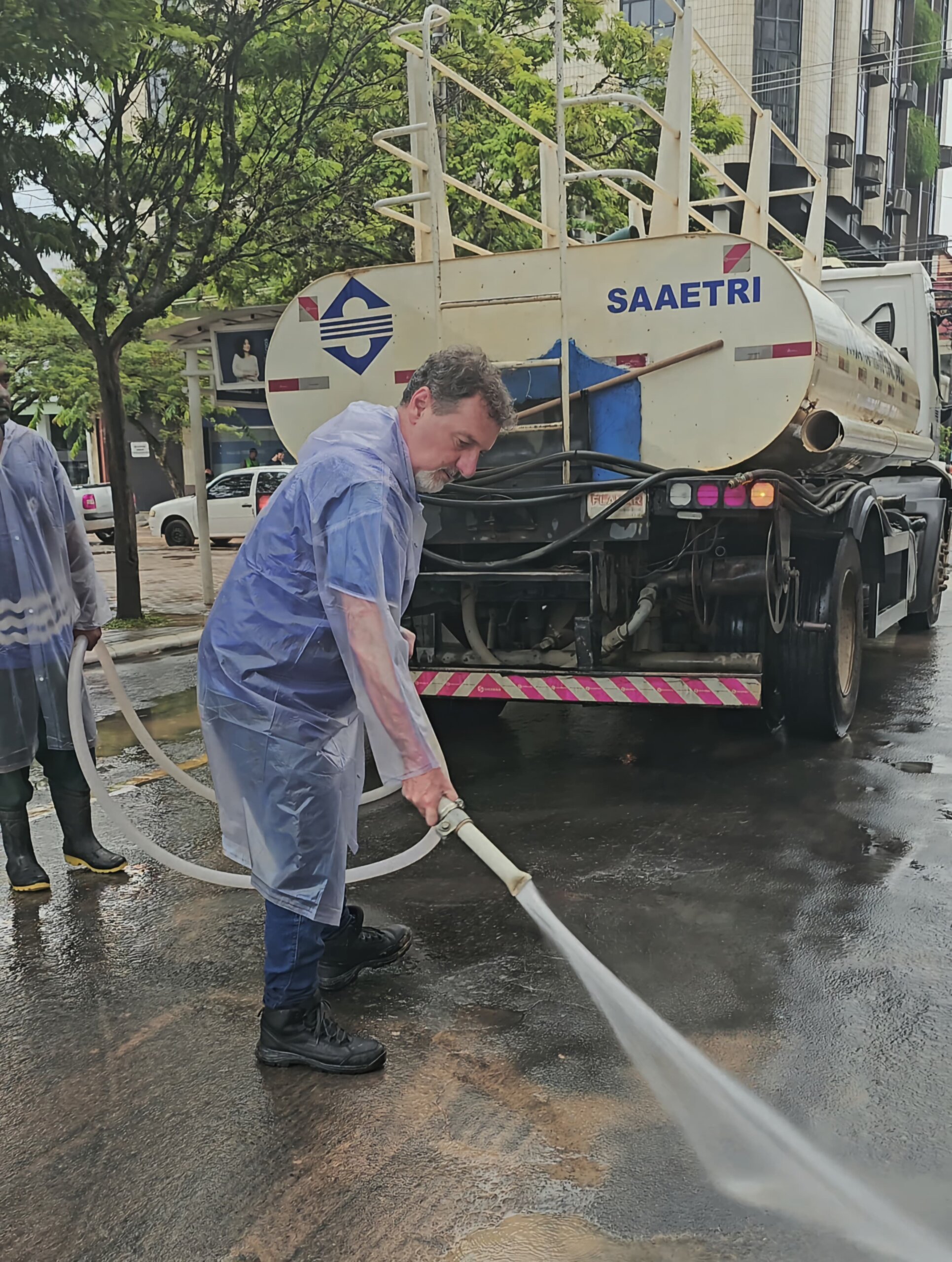 Prefeitura de Três Rios vai às ruas para amenizar estrago ocasionado pela chuva do último sábado
