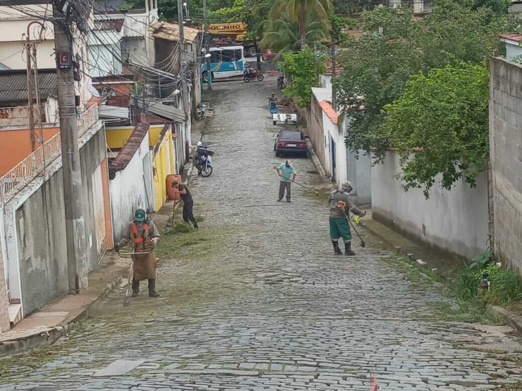 Secretaria de Serviços Públicos realiza limpeza nos bairros