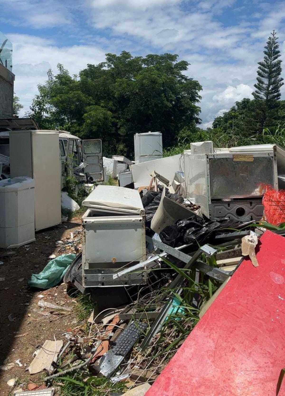 Vigilância em Saúde Ambiental e Fiscalização municipal notificam proprietários de terrenos abandonados e acumuladores