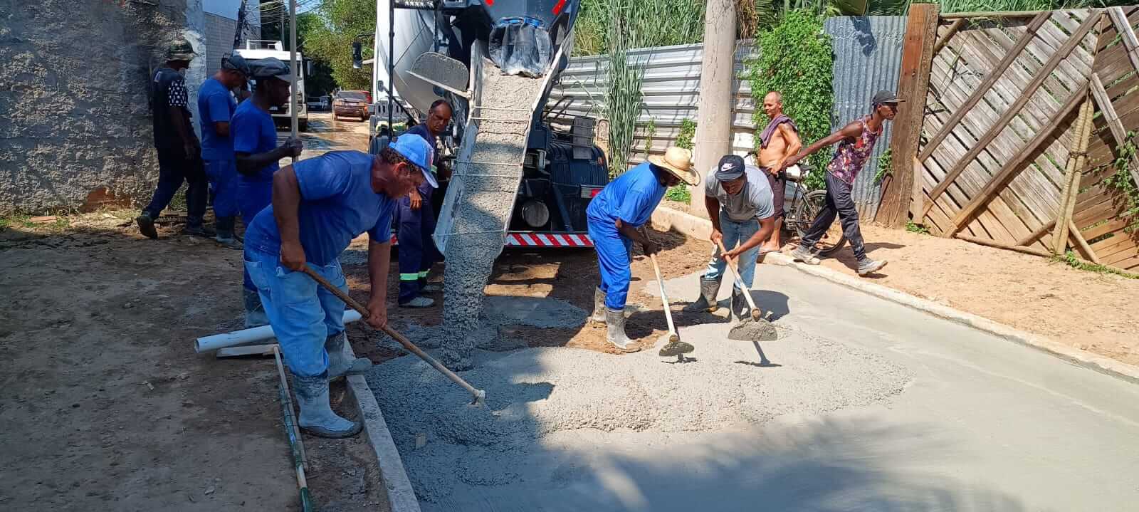 Prefeitura de Três Rios pavimenta a Travessa Rui Barbosa, no bairro Cantagalo