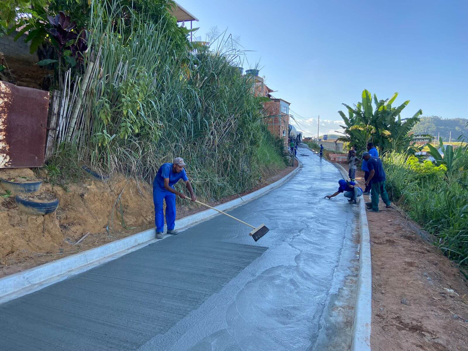 Prefeitura de Três Rios realiza asfaltamento das ruas do Bairro Santa Terezinha