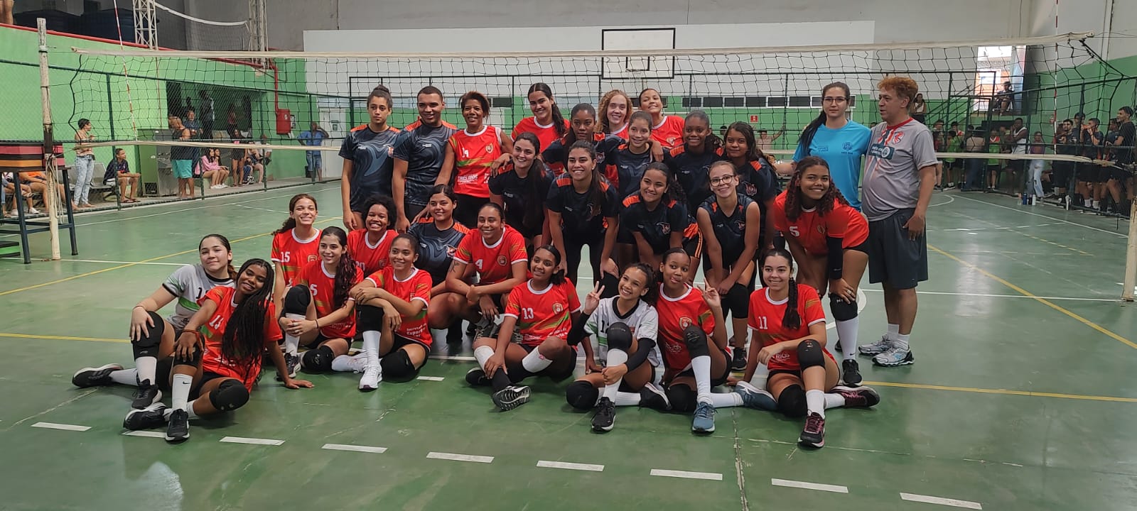 Esportes no feriado: Equipes de basquete e vôlei entram em quadra e representam Três Rios