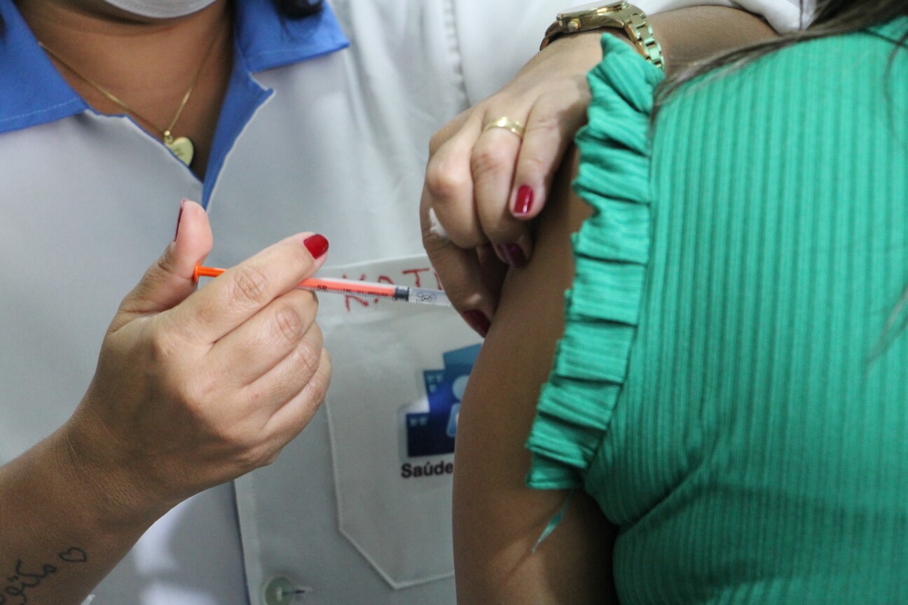Três Rios inicia vacinação contra a Dengue para crianças e adolescentes de 10 a 14 anos