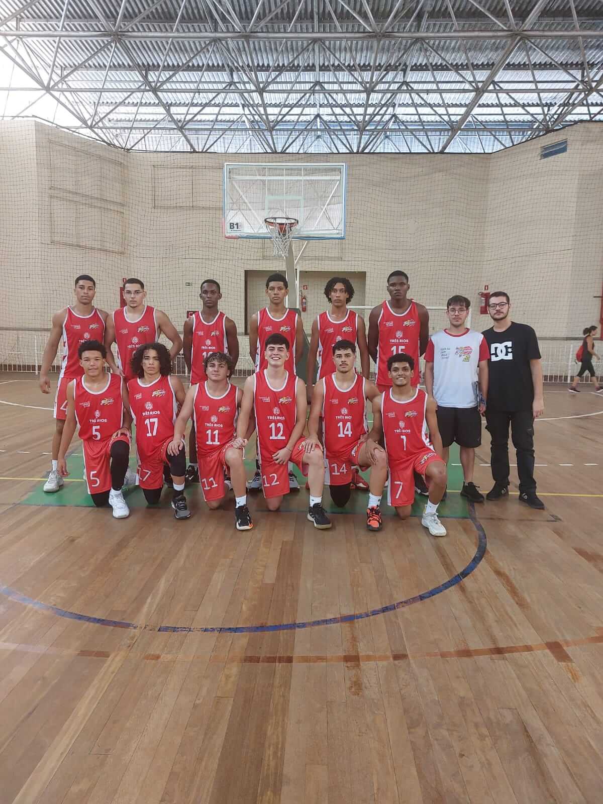 Equipe Sub-18 de basquete entra em quadra pela Copa Serrana