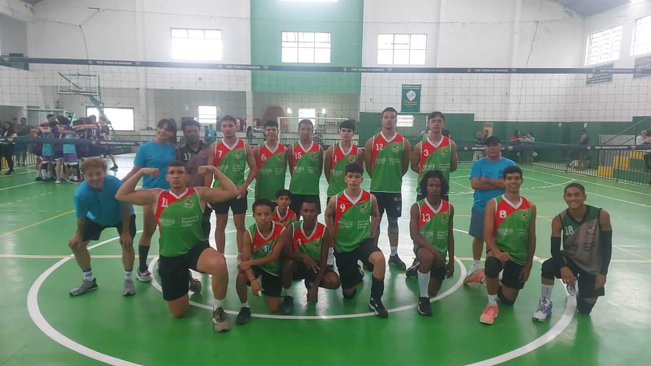 Equipe de vôlei Sub 18 é campeã do Torneio de Vôlei de Petrópolis