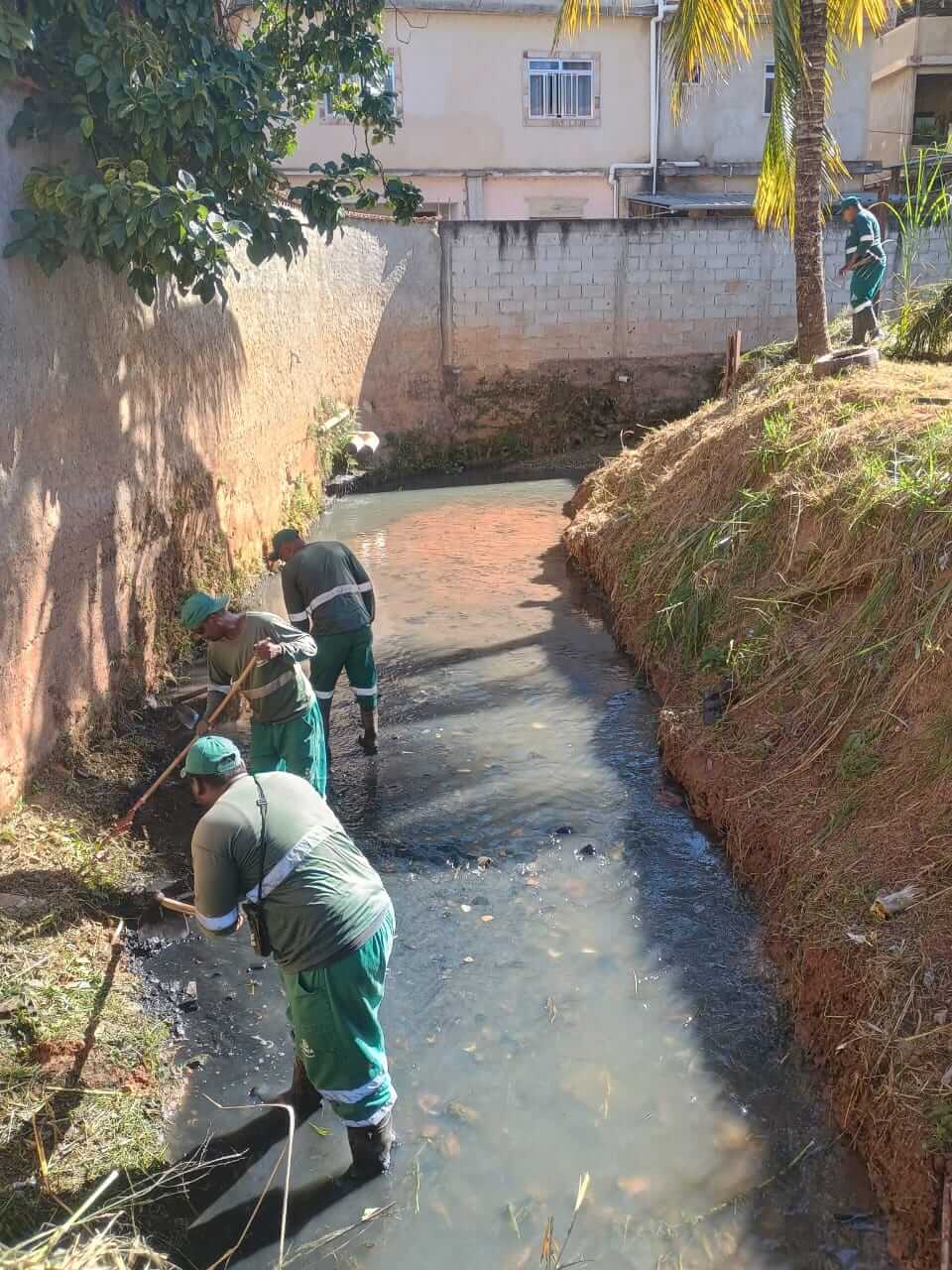 Secretaria de Drenagem Urbana e Conservação retira quatro caminhões de resíduos na Várzea do Otorino