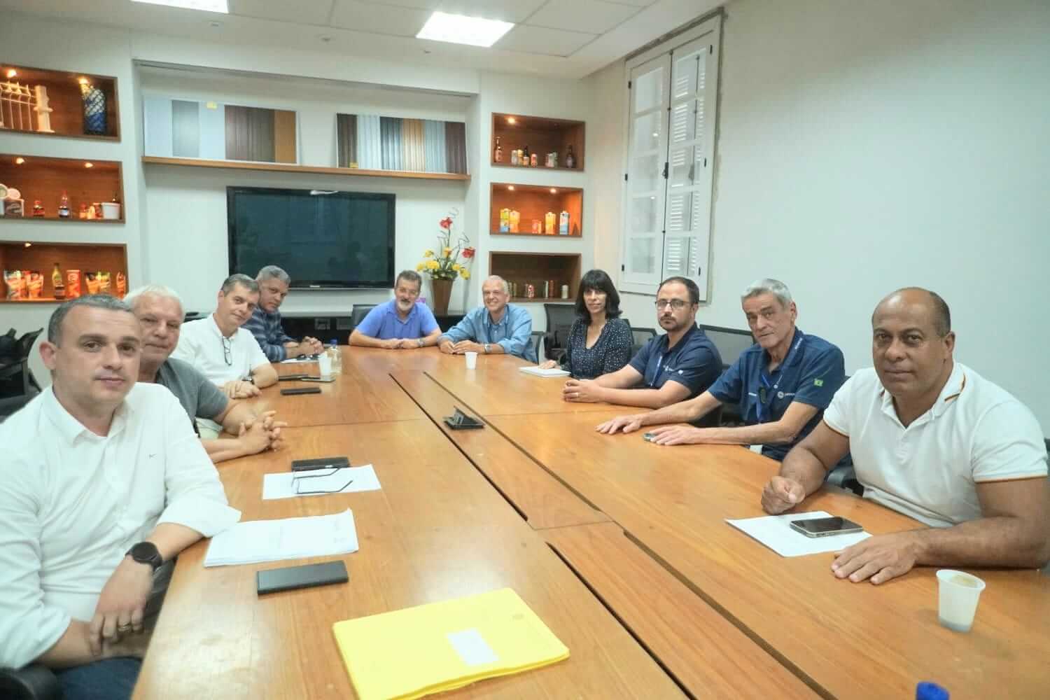 O presidente da GE Celma, Júlio Talon se reúne com o Prefeito Joa para anúncio de ampliação de vagas