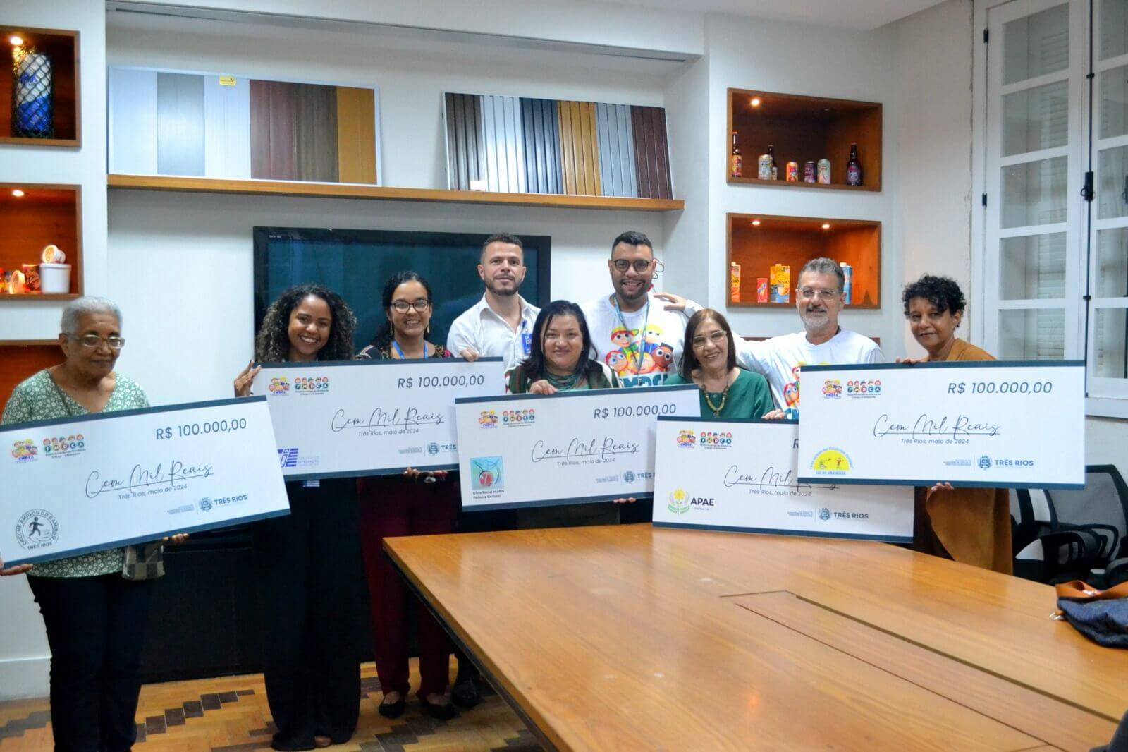 Prefeitura de Três Rios entrega mais R$500 mil a instituições do município