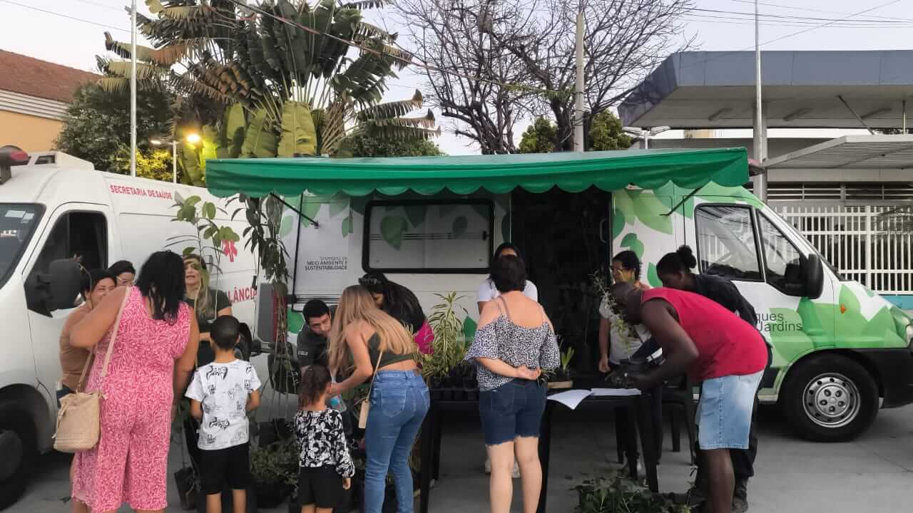Secretaria de Meio Ambiente e Sustentabilidade doa mais de 200 mudas na Praça Arsonval Macedo