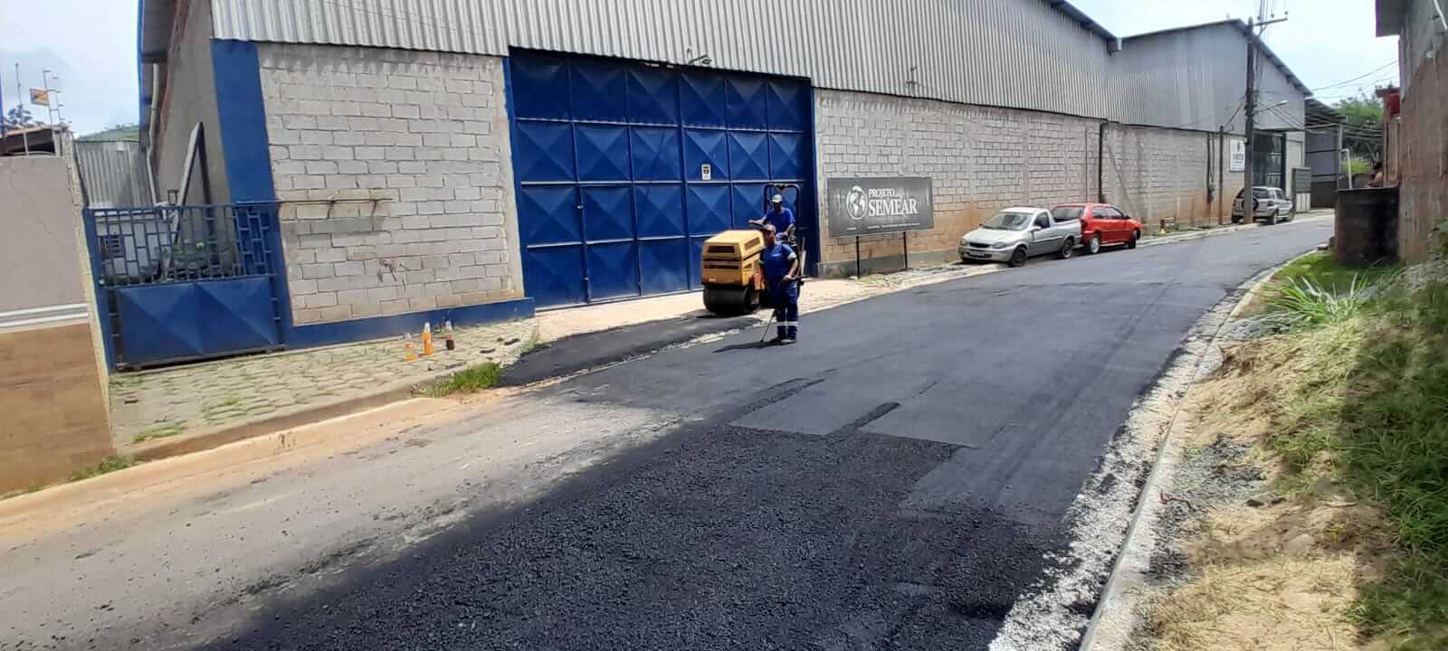 Prefeitura de Três Rios realiza manutenção corretiva da pavimentação no bairro Santa Terezinha