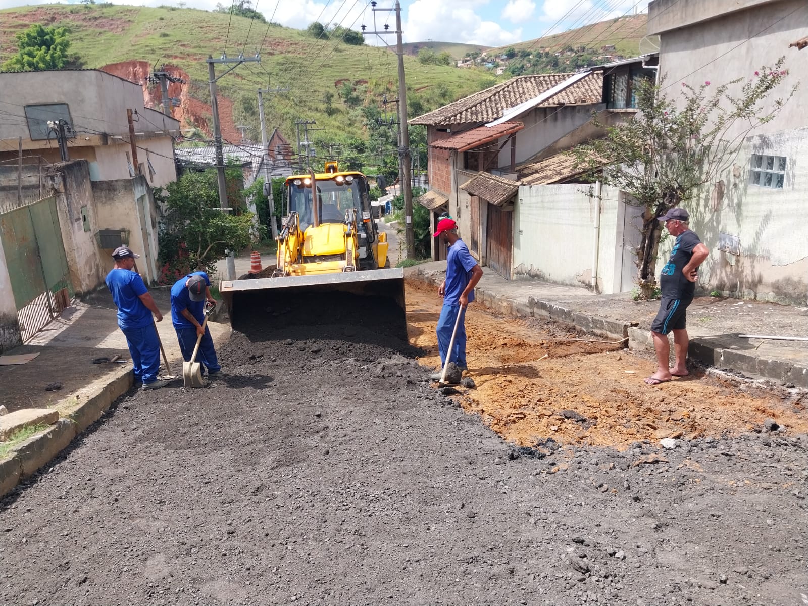 Secretaria de Obras realiza melhorias na infraestrutura urbana em Três Rios
