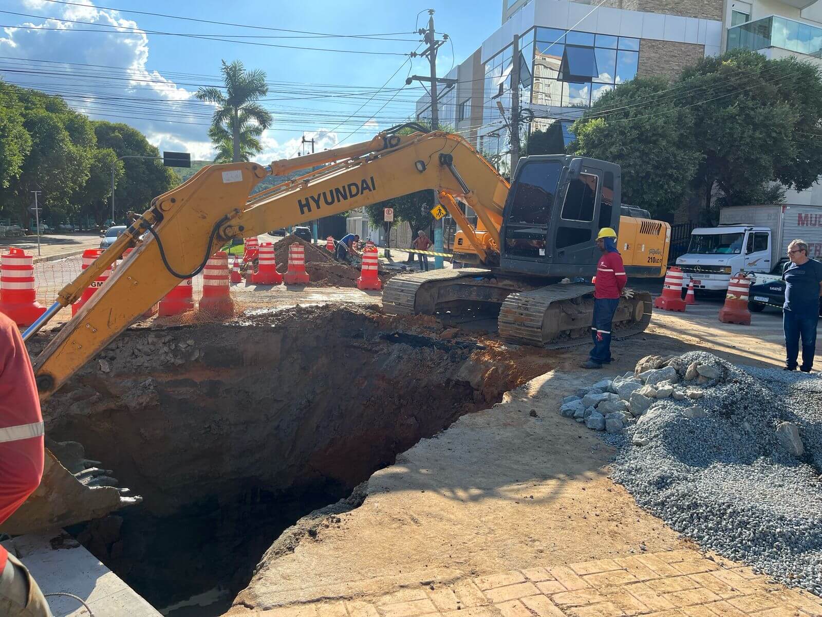 Obras da GAP 3 avançam na Avenida Prefeito Alberto Lavinas