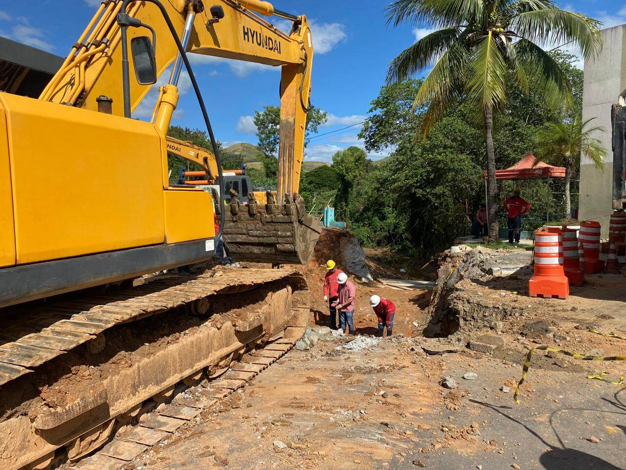 Secretaria de Obras e SAAETRI atuam em conjunto para solucionar rompimento de adutora durante as obras da GAP 3