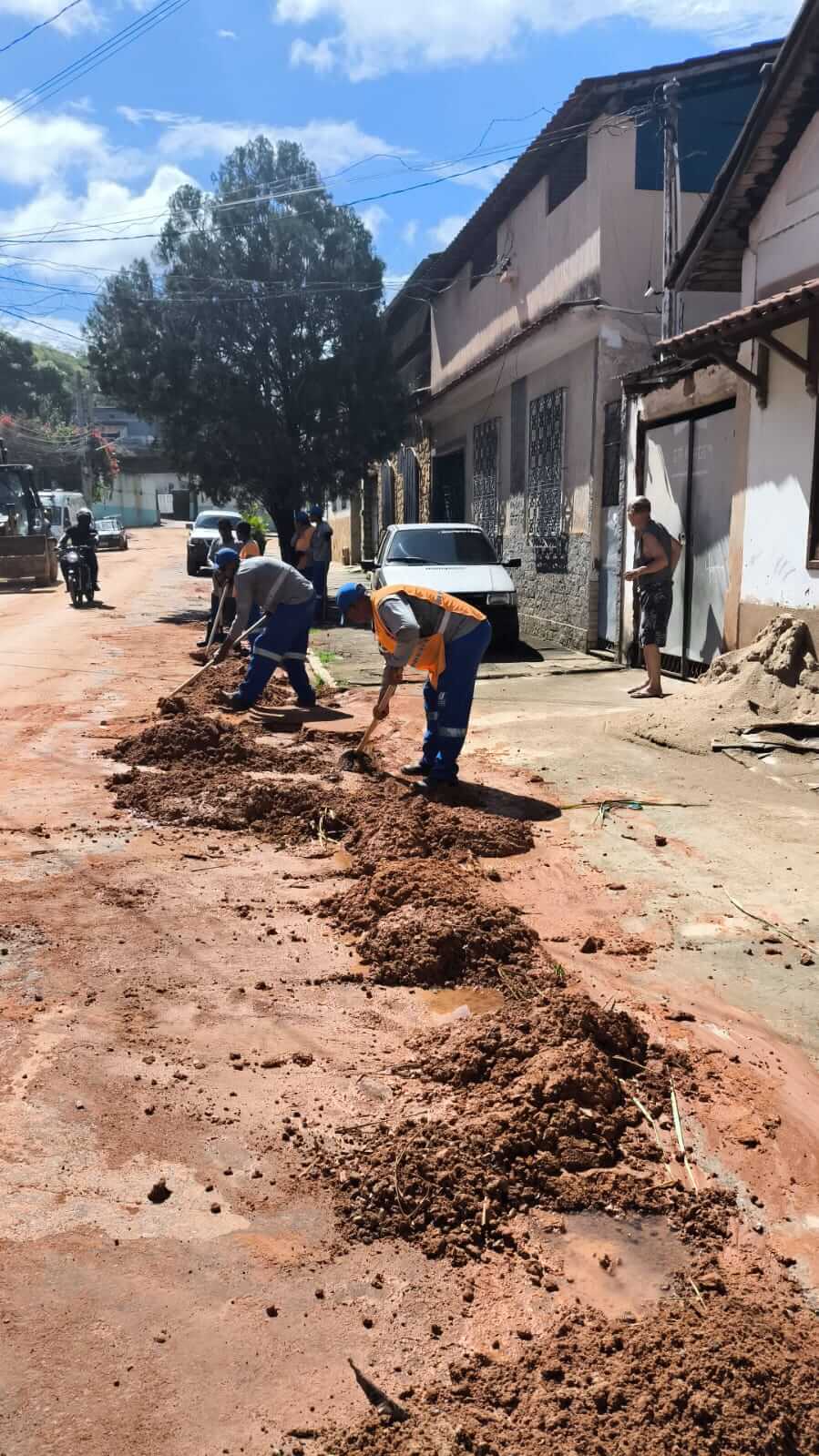 Chuva intensa causa alagamentos e mobiliza estrutura da Prefeitura de Três Rios durante a madrugada
