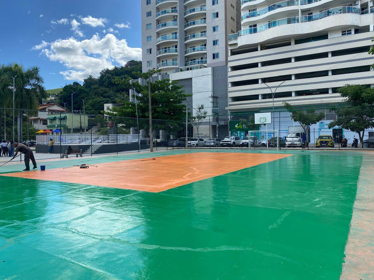 Prefeitura de Três Rios revitaliza quadra da Praça Juscelino Kubitschek